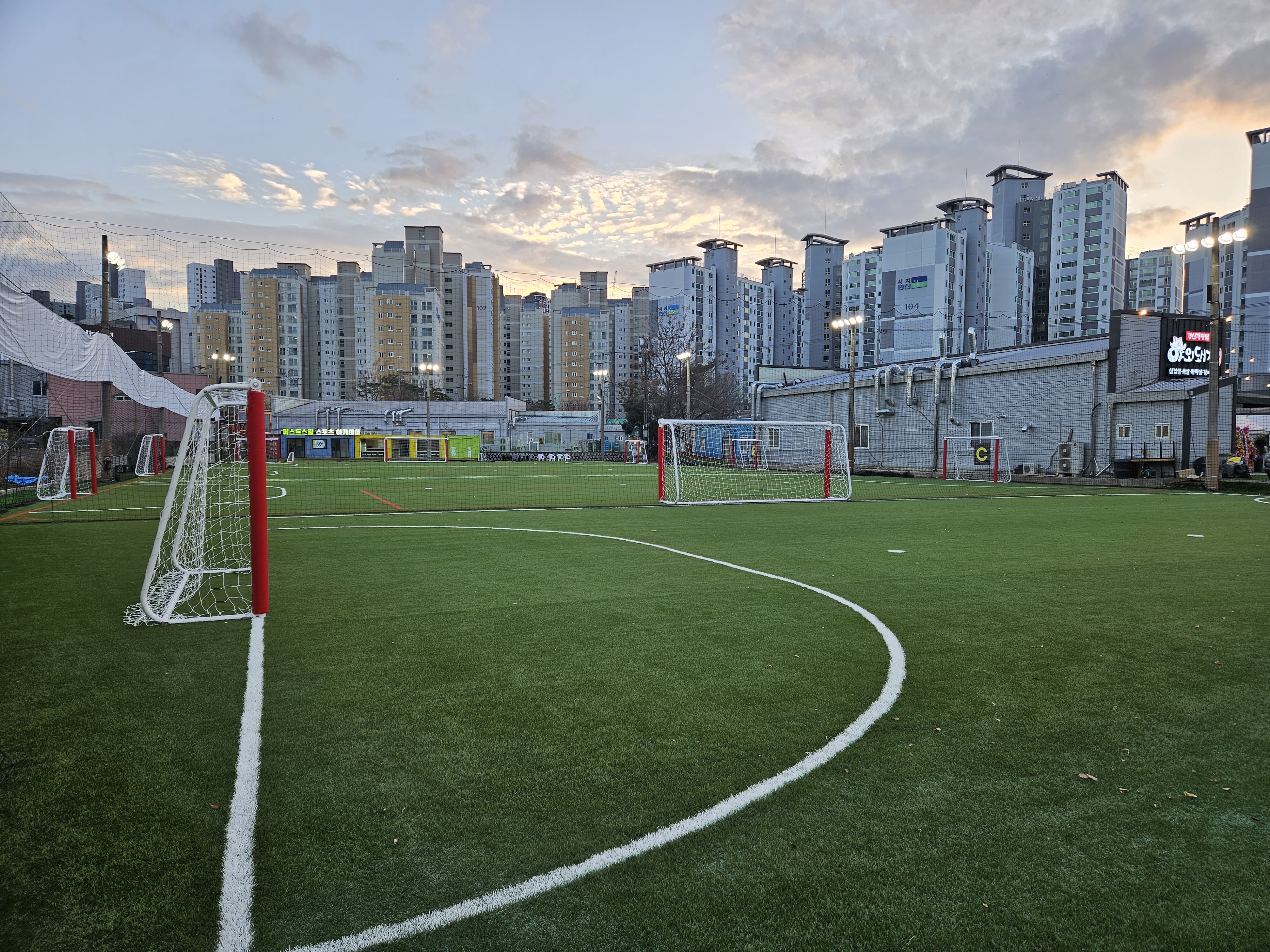 경산 퍼스트 스타디움