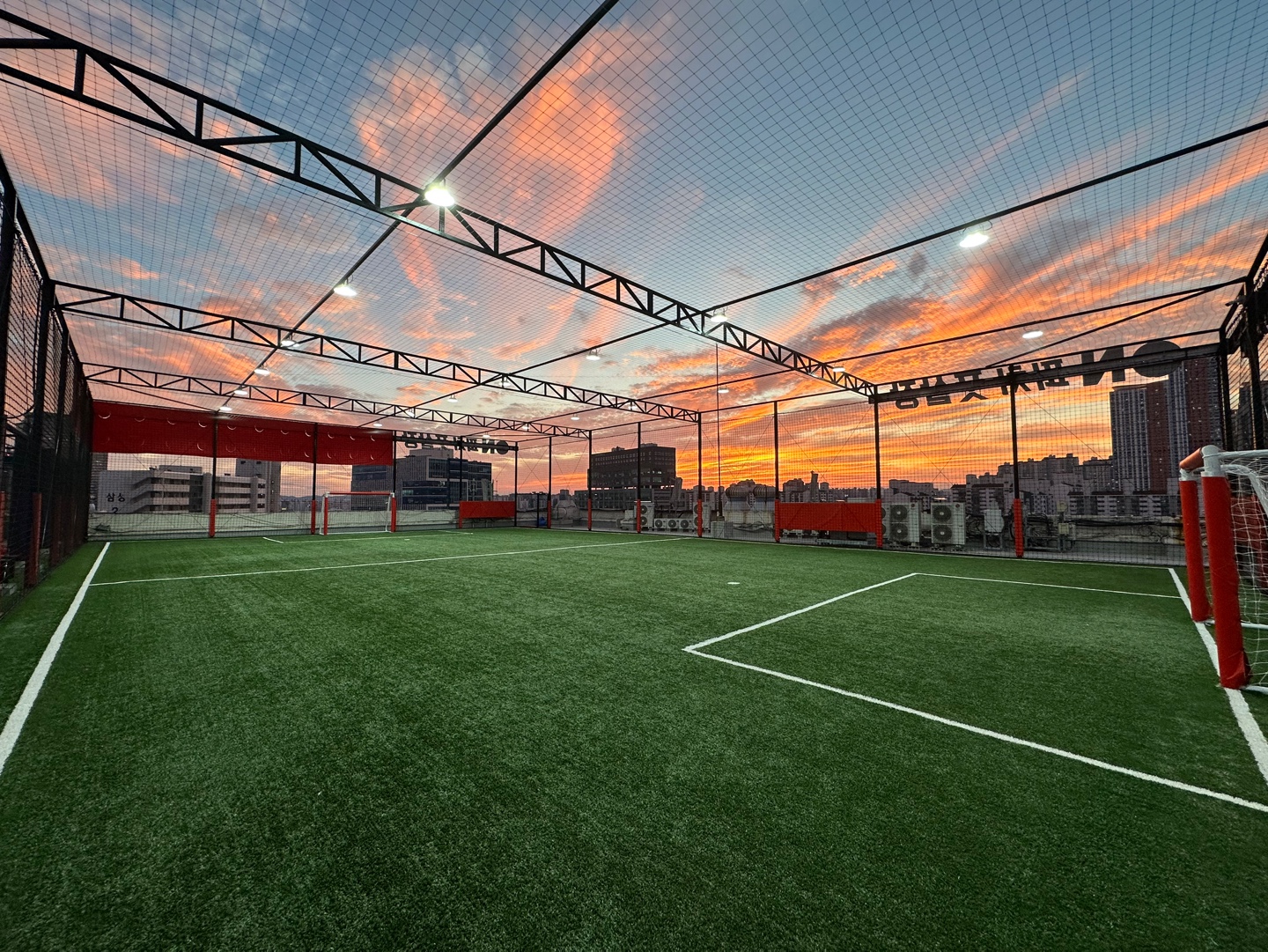 수원 영통 온피치 풋살장