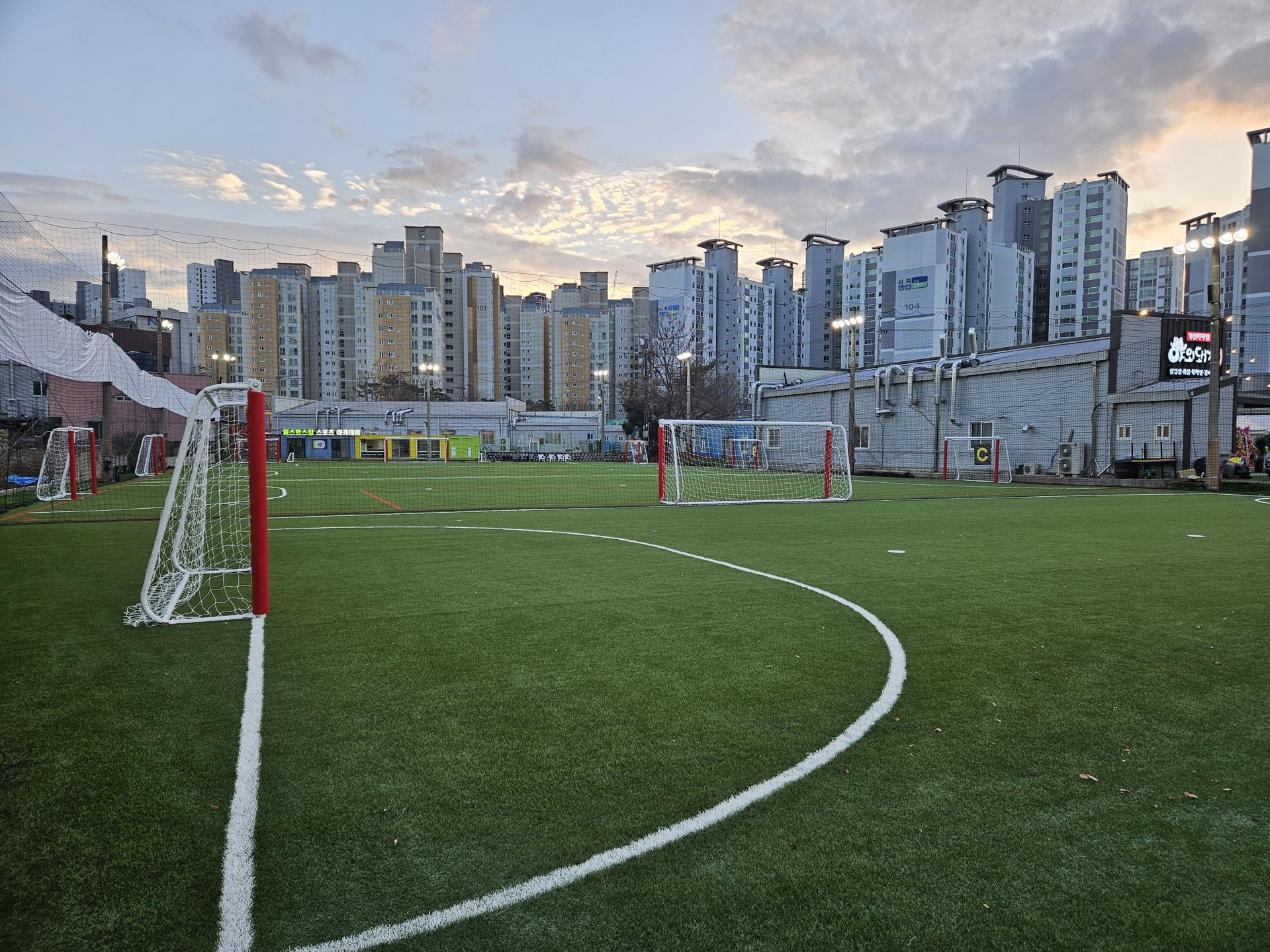 경산 퍼스트 스타디움